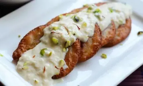 इस नवरात्रि माता रानी को करना है खुश तो लगाएं रबड़ी मालपुआ का भोग, इस आसान रेसिपी से