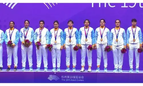 भारतीय महिला कबड्डी टीम ने दोबारा जीता स्वर्ण, फाइनल में चीनी ताइपे को एक अंक से हराया भारतीय महिला कबड्डी टीम ने दोबारा जीता स्वर्ण, फाइनल में चीनी ताइपे को एक अंक से हराया