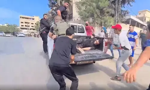 हमास के कमांडर मोहम्मद देइफ़ ने इजराइल के खिलाफ संपूर्ण युद्ध का आह्वान किया हमास के कमांडर मोहम्मद देइफ़ ने इजराइल के खिलाफ संपूर्ण युद्ध का आह्वान किया