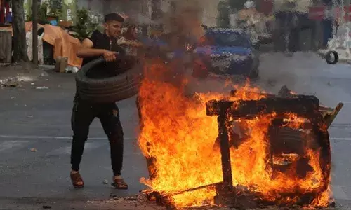 इज़राइल ने आतंकवादियों द्वारा सैनिकों, नागरिकों के बंधक बनाए जाने की पुष्टि की इज़राइल ने आतंकवादियों द्वारा सैनिकों, नागरिकों के बंधक बनाए जाने की पुष्टि की