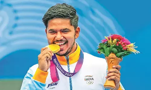 स्वर्ण पदक की हैट्रिक, ओजस ने रचा इतिहास, नागपुर में सब दे रहे बधाइयां