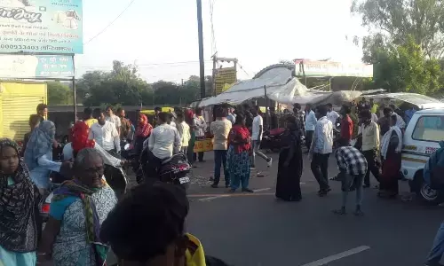 सडक़ हादसे में घायल की मौत, परिजनों ने किया चक्काजाम सडक़ हादसे में घायल की मौत, परिजनों ने किया चक्काजाम