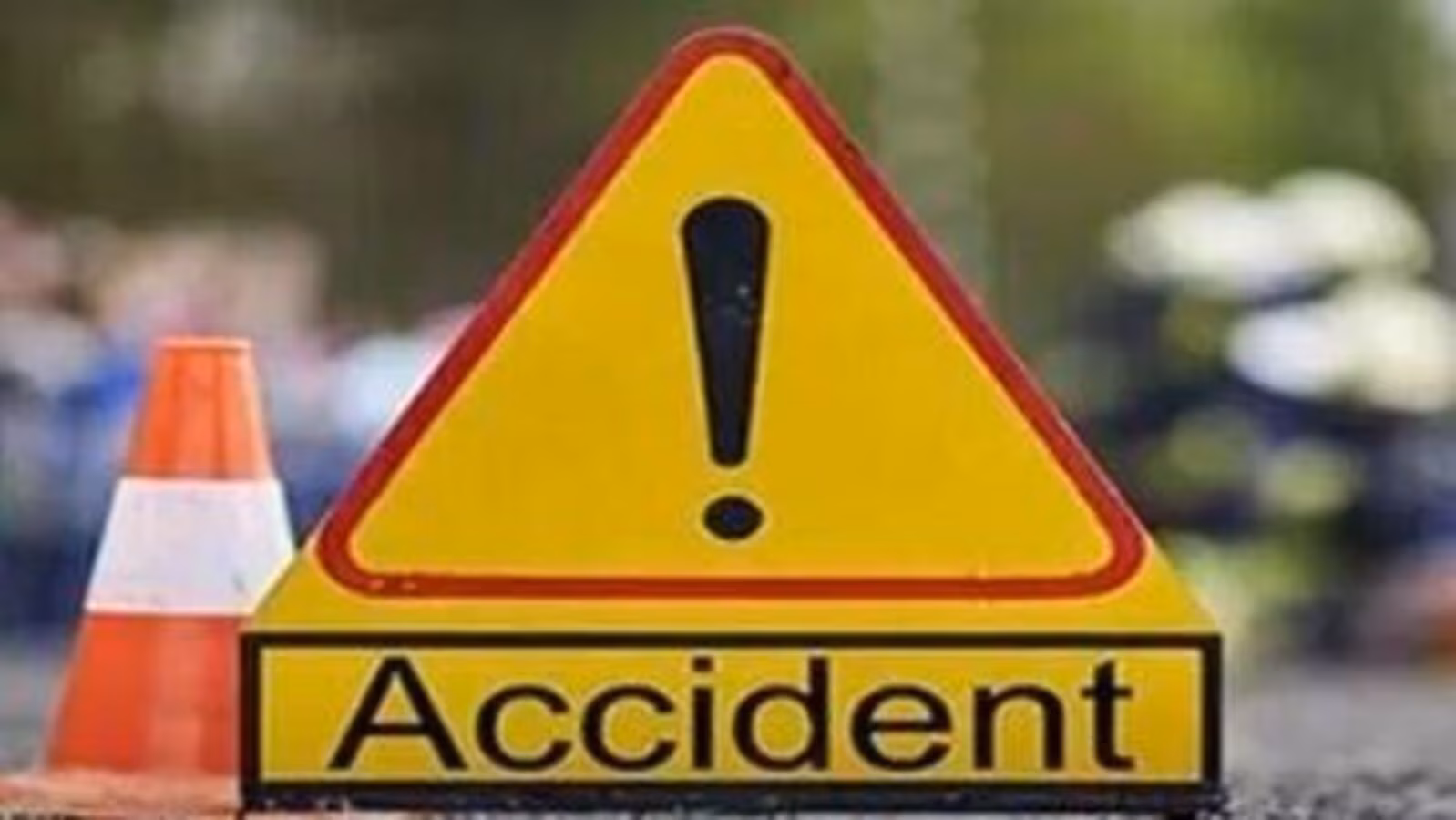 वरंधा घाट में गिरी मिनी बस, चालक की मौत, कई यात्री घायल