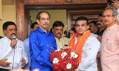 राज्य में हिंदू-मराठियों और लोकतंत्र को पसंद करने वालों को एकजुट होना होगा - उद्धव राज्य में हिंदू-मराठियों और लोकतंत्र को पसंद करने वालों को एकजुट होना होगा - उद्धव