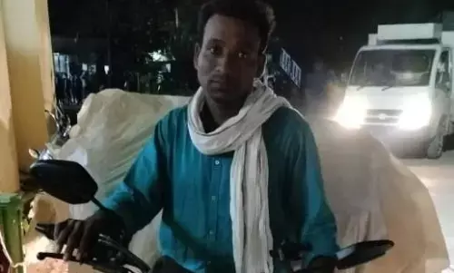 सुगंधित तंबाकू समेत 1.55 लाख का माल जब्त, एक गिरफ्तार सुगंधित तंबाकू समेत 1.55 लाख का माल जब्त, एक गिरफ्तार