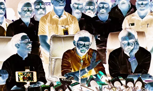 स्वास्थ्य विषय में राजनीति ठीक नहीं : आदित्य