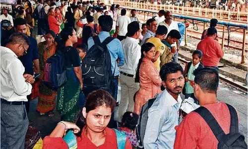 भोपाल जाने के लिए ट्रेनें रद्द होने से यात्रियों की बढ़ी परेशानी भोपाल जाने के लिए ट्रेनें रद्द होने से यात्रियों की बढ़ी परेशानी