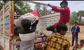 रोजगार की तलाश में बेरोजगारों का पलायन शुरू रोजगार की तलाश में बेरोजगारों का पलायन शुरू
