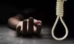 छोटी सी जमीन पर काम करने वाले किसान ने लगाई फांसी