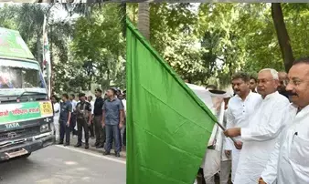 नीतीश कुमार ने भीम संसद रथ को हरी झंडी दिखाकर किया रवाना, 5 नवंबर को पटना में जुटने की अपील