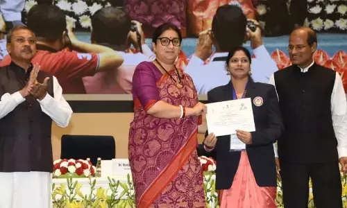 अमरावती की आंगनवाड़ी सेविका मेघा बनारसे को पुरस्कार अमरावती की आंगनवाड़ी सेविका मेघा बनारसे को पुरस्कार