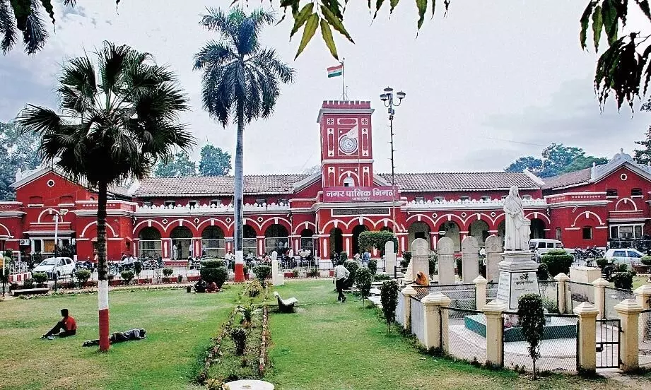 नगर निगम की टीमों ने 16 संभागों में की कार्रवाई नगर निगम की टीमों ने 16 संभागों में की कार्रवाई