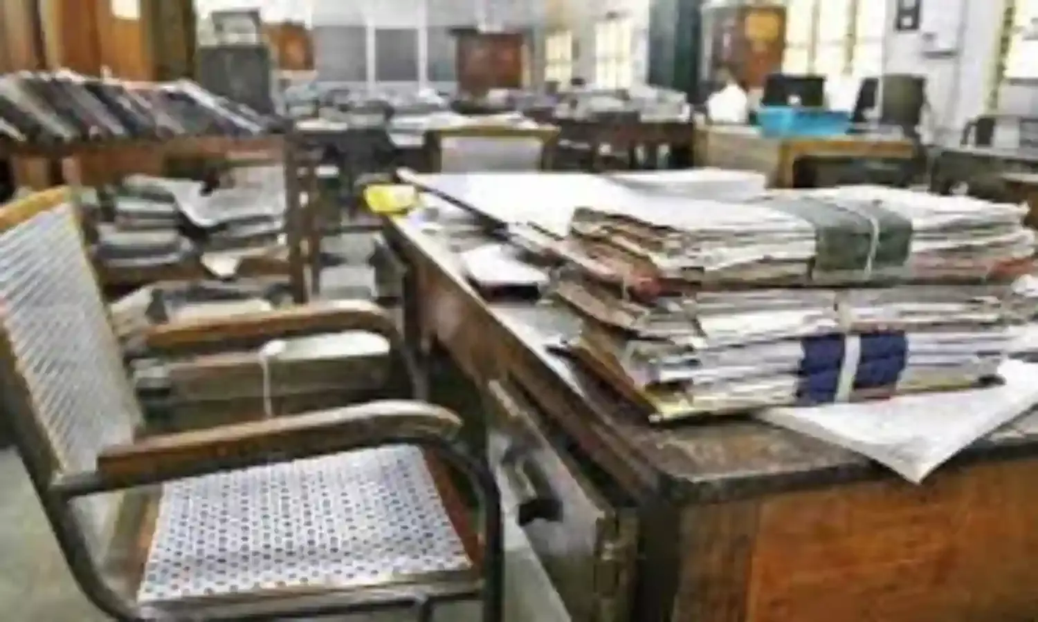 अफसरों को आईडी कार्ड लगाना अनिवार्य