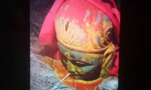 पाइप लाइन की खुदाई में मिली देवी की मूर्ति