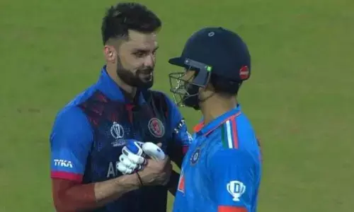 पुराने गिले-शिकवे भूलाकर आगे बढ़े विराट-नवीन, मैदान पर दोनों ने दिया दिल छूने वाला पल पुराने गिले-शिकवे भूलाकर आगे बढ़े विराट-नवीन, मैदान पर दोनों ने दिया दिल छूने वाला पल