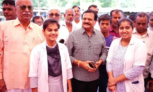सोनकच्छ में आयोजित स्वास्थ्य शिविर में उमड़ी भीड़, जांच से लेकर विशेषज्ञ डॉक्टर तक, सज्जन सिंह वर्मा ने जुटाई सभी सुविधाएँ