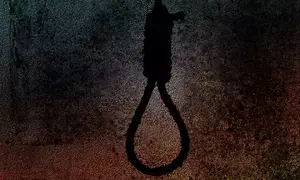 व्यवसायी पर नाबालिग नौकरानी की हत्या का आरोप, गुस्साए लोगों ने किया घर पर पथराव
