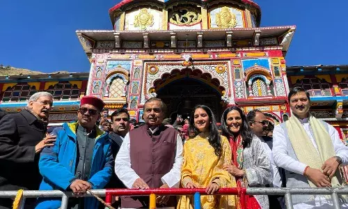 मुकेश अंबानी पहुंचे बद्रीनाथ धाम, परिवार सहित भगवान बद्री विशाल की विशेष पूजा की