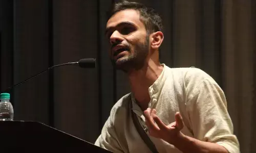 सुप्रीम कोर्ट ने समय की कमी के कारण उमर खालिद की जमानत याचिका पर सुनवाई स्थगित की सुप्रीम कोर्ट ने समय की कमी के कारण उमर खालिद की जमानत याचिका पर सुनवाई स्थगित की