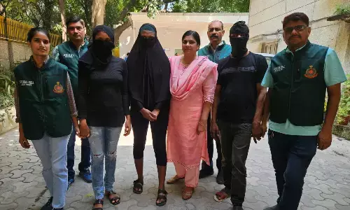 दिल्ली में 40 करोड़ की ड्रग्स के साथ 3 विदेशी नागरिक गिरफ्तार दिल्ली में 40 करोड़ की ड्रग्स के साथ 3 विदेशी नागरिक गिरफ्तार