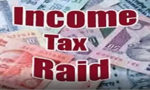 आईटी ने बेंगलुरु में ज्वैलर्स और कॉफी बोर्ड सचिव से जुड़े 50 ठिकानों पर मारे छापे आईटी ने बेंगलुरु में ज्वैलर्स और कॉफी बोर्ड सचिव से जुड़े 50 ठिकानों पर मारे छापे