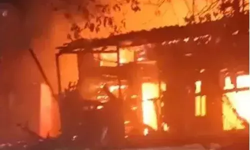 कोलकाता में आग से सात घर, एक मिल जलकर राख