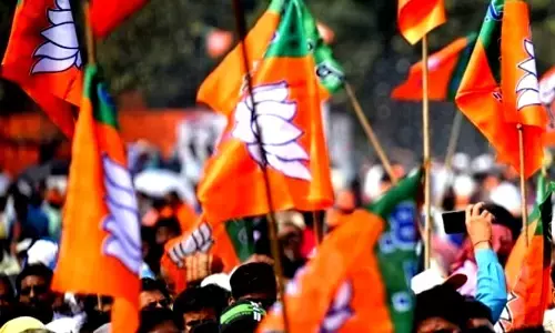 टिकट से वंचित लोगों को मनाने के लिए मैदान में उतरे भाजपा नेता