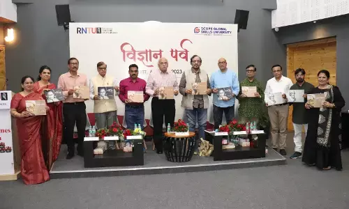 आईसेक्ट पब्लिकेशन की पुस्तकों का विज्ञान पर्व में हुआ विमोचन