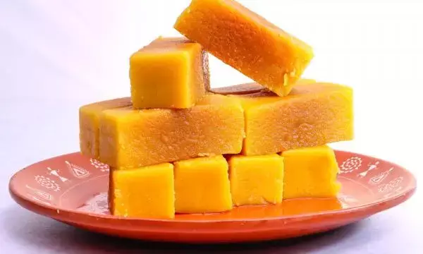 माता शैलपुत्री को लगाएं मैसूर पाक का भोग, इस आसान रेसिपी से