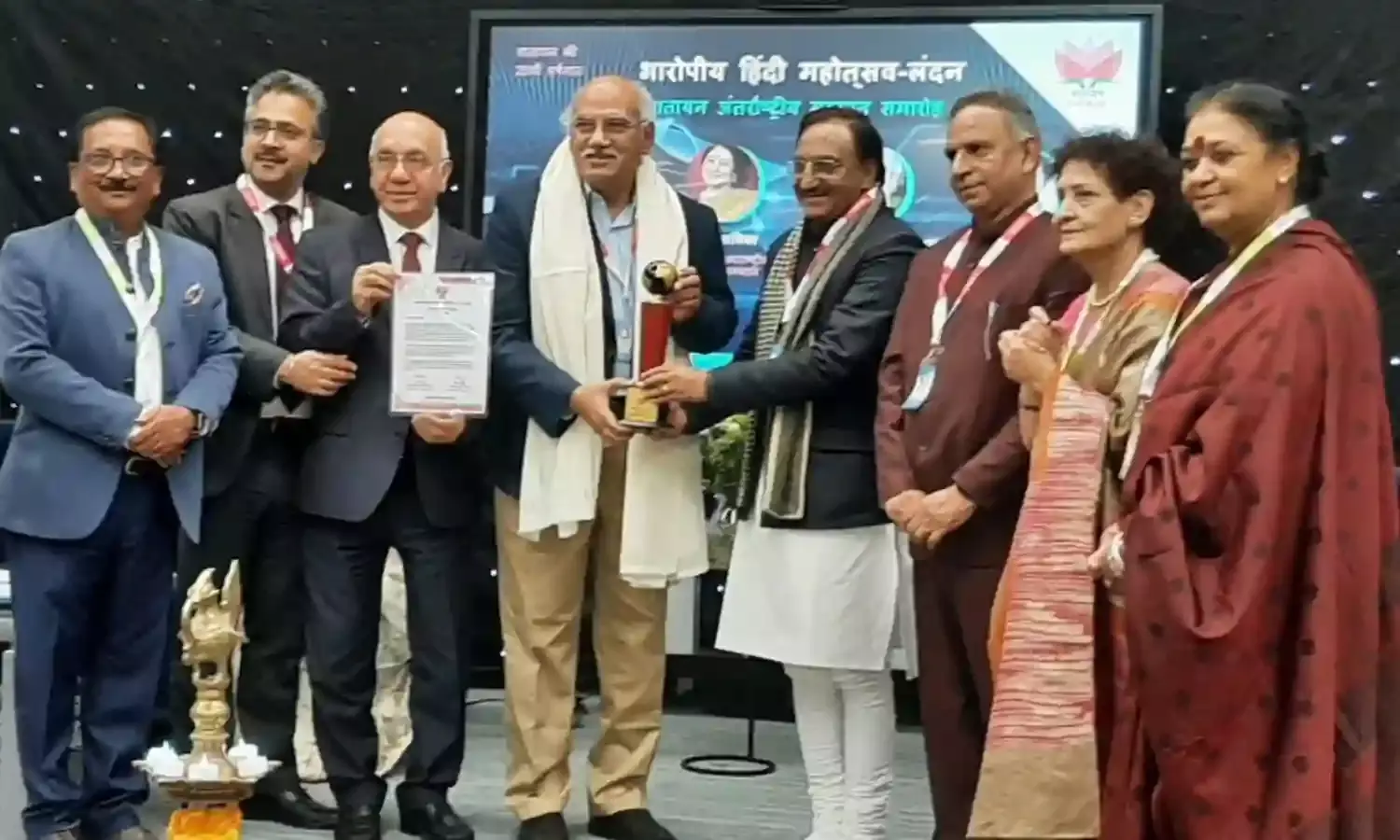 संतोष चौबे को लंदन में वातायनअंतरराष्ट्रीय शिखर सम्मान 2023 से किया गया सम्मानित