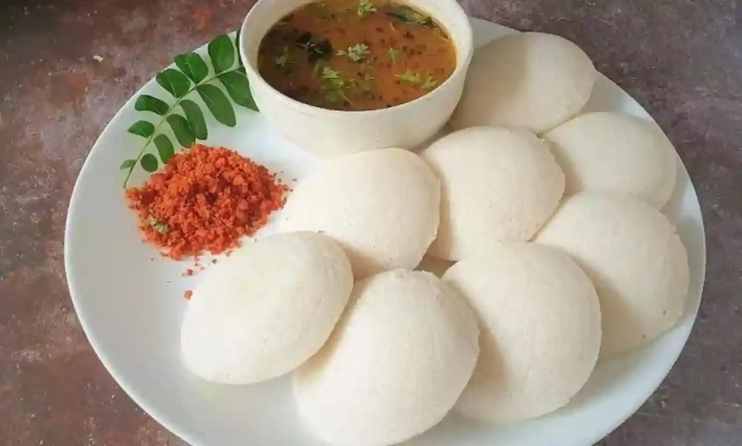 व्रत में सॉफ्ट इडली के साथ बनाए टेस्टी कोकोनट चटनी, यहां जानिए आसान रेसिपी