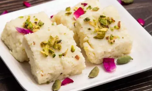 नवरात्र के पहले दिन माता शैलपुत्री को लगाएं कलाकंद का भोग, 15 मिनट में ऐसे करें तैयार