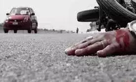 कराड में कार और ट्रक के हादसे में तीन लोगों की मौत