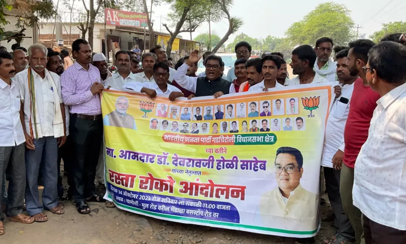 सड़क मरम्मत के लिए भेंडाला में विधायक ने किया चक्काजाम