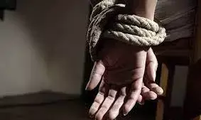 लड़की के वेश में किया बालिका का अपहरण लड़की के वेश में किया बालिका का अपहरण