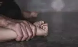 धमकी देकर मित्र की बहन से दुष्कर्म धमकी देकर मित्र की बहन से दुष्कर्म