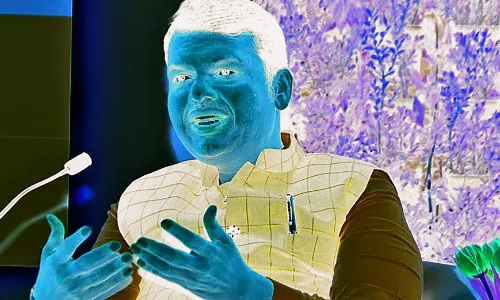 फडणवीस को घेरने के लिए ही निकला आरक्षण का हथियार