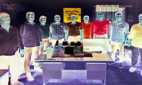 नागपुर : नंदनवन में क्रिकेट बुकी गिरफ्तार नागपुर : नंदनवन में क्रिकेट बुकी गिरफ्तार