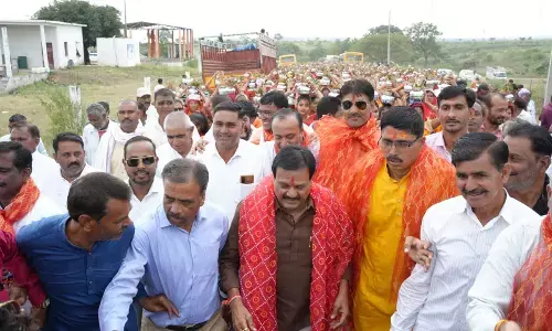 टोंकखुर्द में उमड़ा आस्था का सैलाब, विशाल चुनरी यात्रा में पूर्व मंत्री सज्जन सिंह वर्मा हुए शामिल