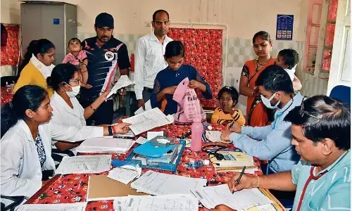 मौसम का असर, बच्चों में बढ़ा वायरल इन्फेक्शन सर्दी-खाँसी, बुखार के साथ आ रहे शरीर पर दाने मौसम का असर, बच्चों में बढ़ा वायरल इन्फेक्शन सर्दी-खाँसी, बुखार के साथ आ रहे शरीर पर दाने