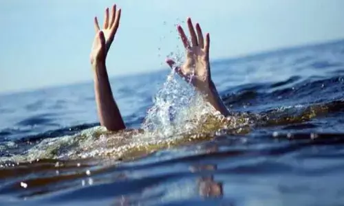 प्राणहिता नदी में मछुआरों की नाव डूबी, 1 मृत, दो की जान बची प्राणहिता नदी में मछुआरों की नाव डूबी, 1 मृत, दो की जान बची