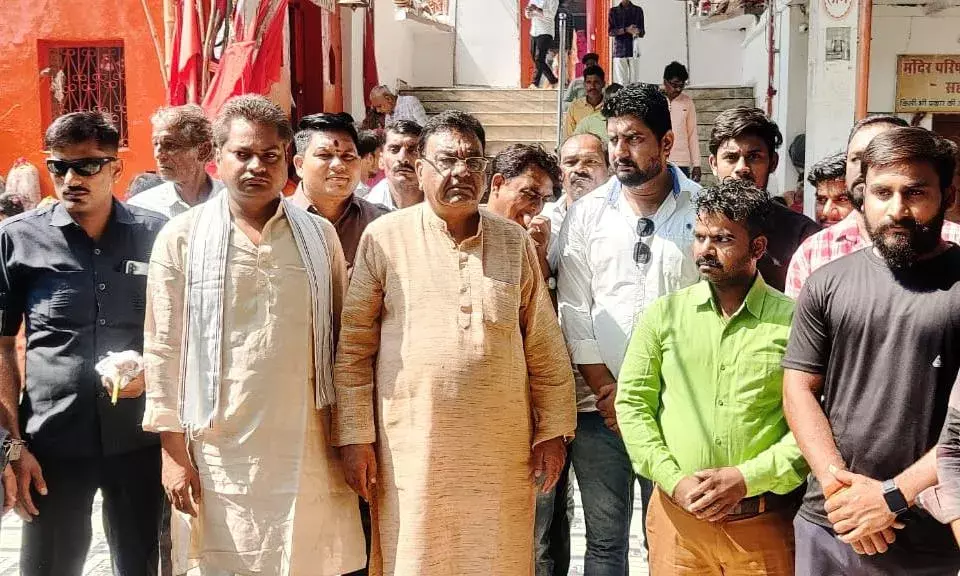 प्रत्याशी घोषित होने के बाद नायक पहुंचे कलेही माता के दरबार