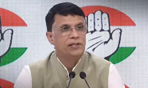 कार्यवाही रद्द करने की मांग वाली पवन खेड़ा की याचिका पर सुप्रीम कोर्ट का नोटिस