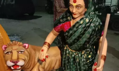 वृद्ध रूपी माता रानी को देखने लगा तांता