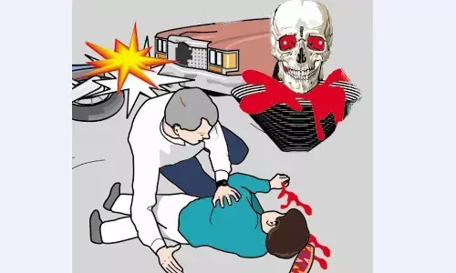 हाईवे पर बेलगाम हुई कार डिवाइडर तोड़कर एसडीएम के वाहन से टकराई