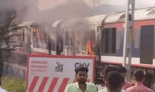 अहमदनगर- आष्टी ट्रेन के पांच कोच में लगी आग, कोई हताहत नहीं