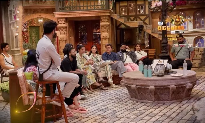 अनुराग ने सौंपी घर की जिम्मेदारियां, अंकिता-मुनव्वर ने किया इनकार अनुराग ने सौंपी घर की जिम्मेदारियां, अंकिता-मुनव्वर ने किया इनकार