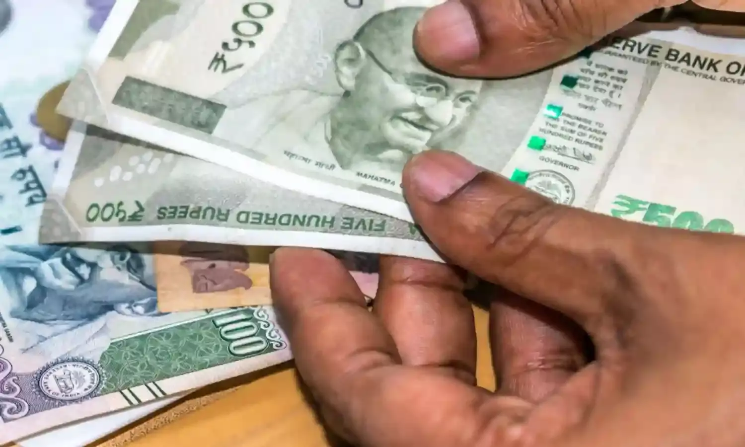 महिला के खाते से 3 करोड़ का गैर-कानूनी लेन-देन