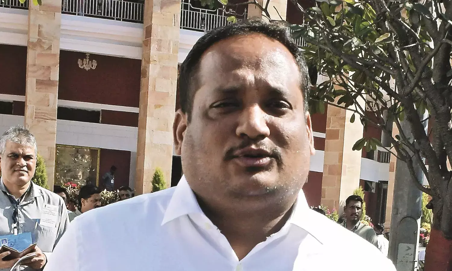 विधायक निधि से 8 मनपा स्कूलों को संगणक सामग्री मिली