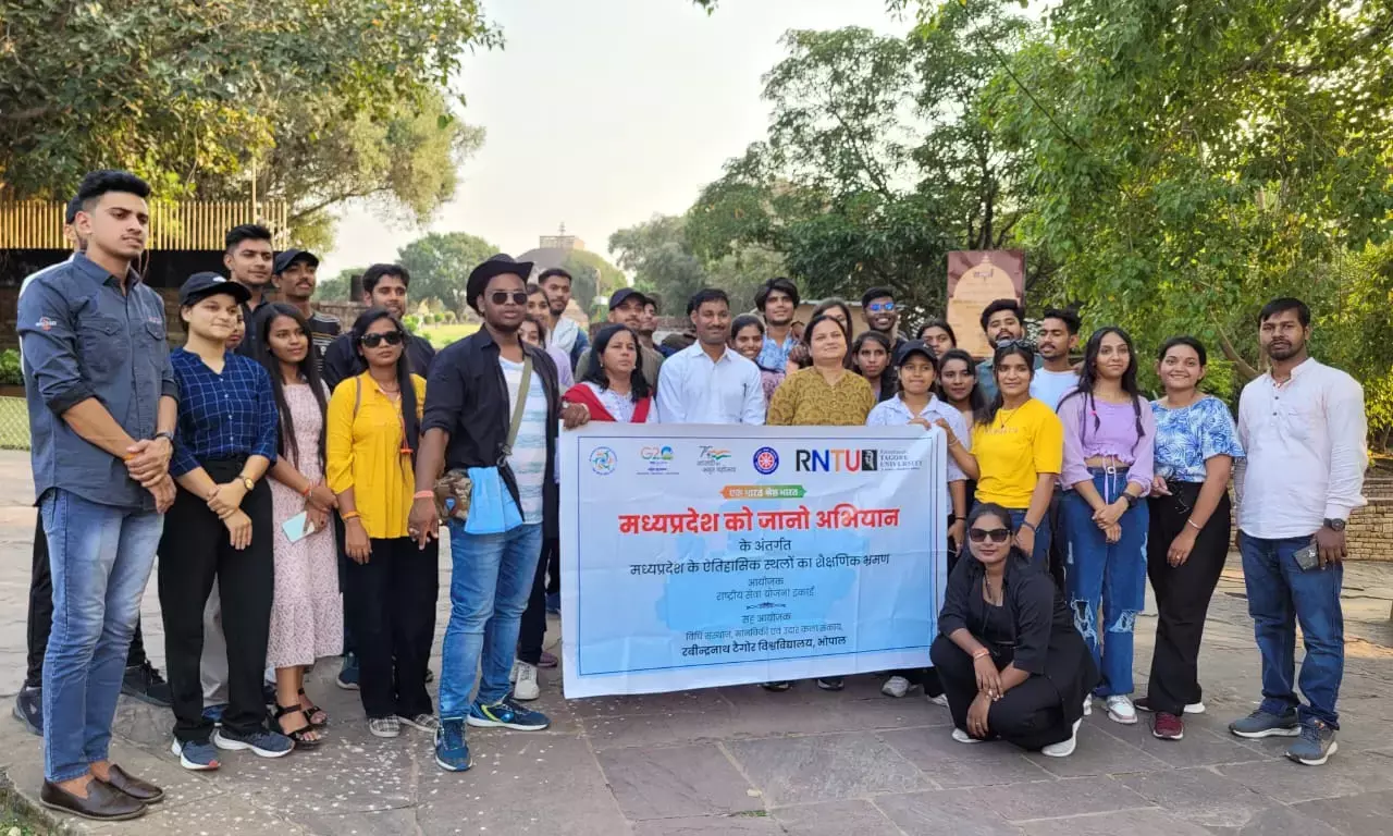 आरएनटीयू के रासेयो स्वयंसेवकों ने किया मध्यप्रदेश के ऐतिहासिक स्थलों का भ्रमण